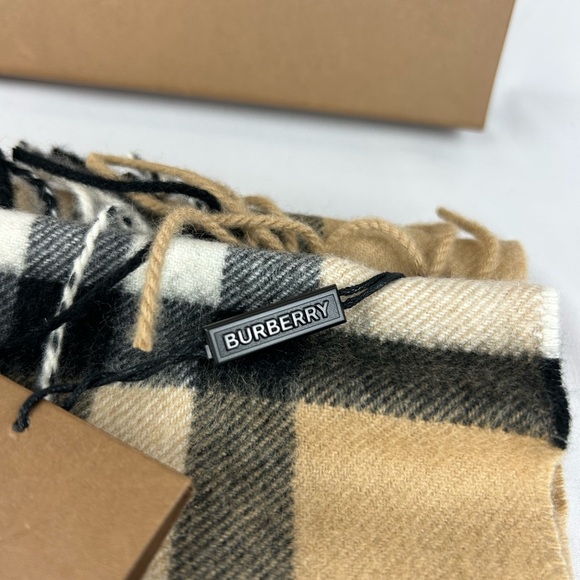 Burberry Beige Giant House Check Scarf 168cm x 30cm Retail $840 NWTs - Picture 15 of 16